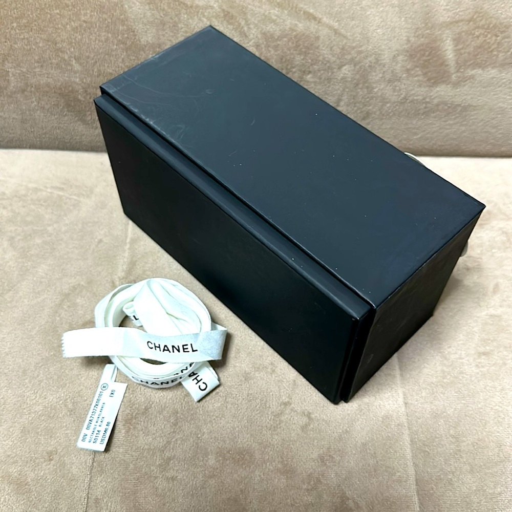 Chanel Gift Box - Picture 4 of 5